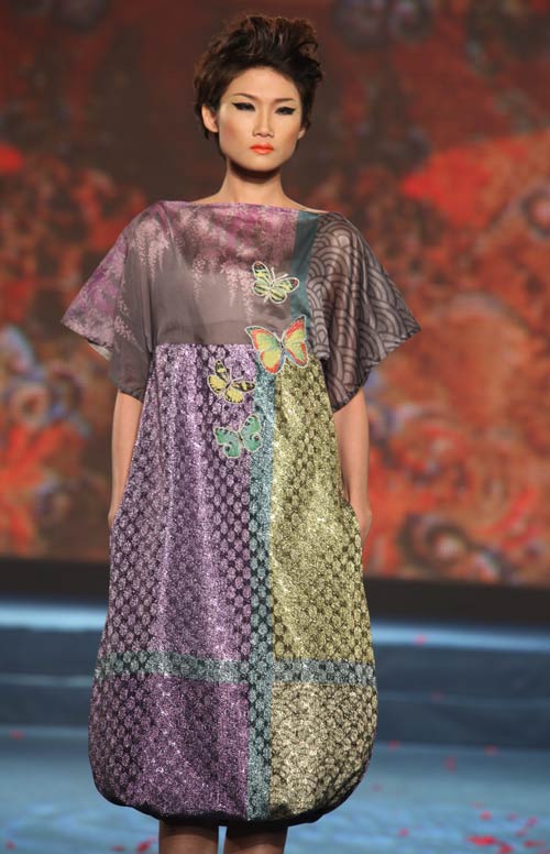 Hoàng Yến hở "nghẹt thở" trên sàn diễn - 5