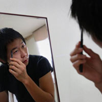 Bí quyết làm đẹp - Đàn ông Hàn "nghiện" trát phấn tô son