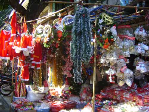 Noel: Dịch vụ sôi động, khách vẫn ngó lơ - 3