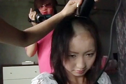 Phụ nữ Nhật rộ mốt... cạo trọc đầu - 1