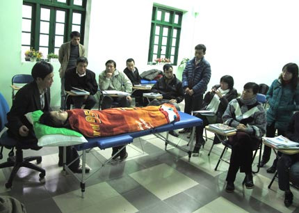 Học ”thần thông”, phí 5 triệu đồng/ngày - 1