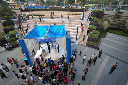 Chiếc váy cưới dài 520 mét - 3