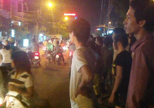 Hàng chục thanh niên hỗn chiến ở quán nhậu - 1