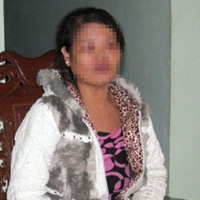 Tin tức trong ngày - Mẹ cắn đứt tay con: Rùng mình hủ tục lạ đời