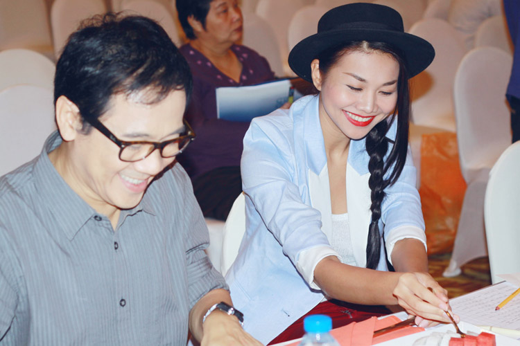 Thanh Hằng chu môi nhí nhố bên Thành Lộc - 8