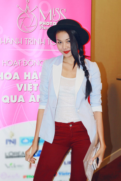 Thanh Hằng chu môi nhí nhố bên Thành Lộc - 13