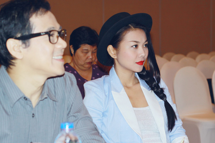 Thanh Hằng chu môi nhí nhố bên Thành Lộc - 4