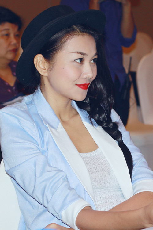 Thanh Hằng chu môi nhí nhố bên Thành Lộc - 5