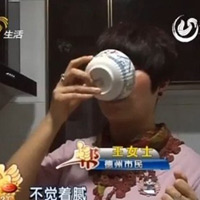 Tin tức trong ngày - TQ: Kỳ lạ người uống dầu ăn thay nước lọc