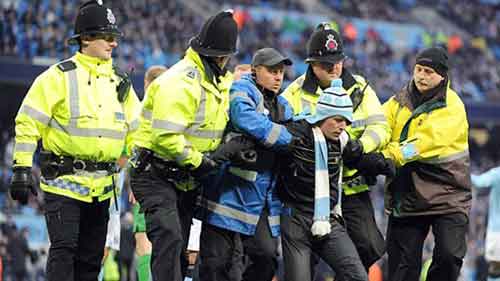 Derby Manchester: Thêm 9 hooligan bị bắt - 1