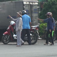 Tin tức trong ngày - Vật vã trong vòng vây "cò" vé tàu Tết