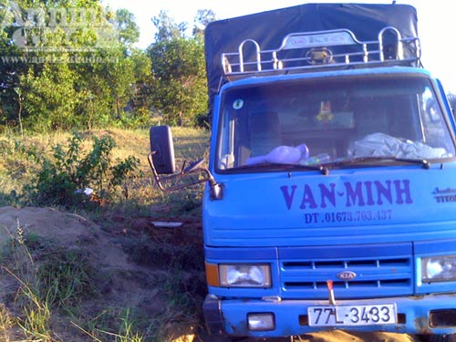 Đào trộm hàng tấn cá nóc thối, định đem bán - 2