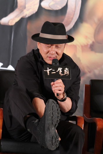 Thành Long đấu võ với bạn trai Tử Di - 9