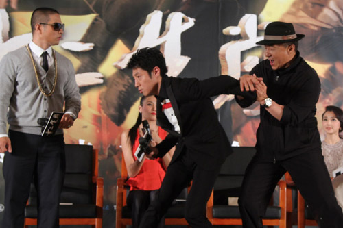 Thành Long đấu võ với bạn trai Tử Di - 3