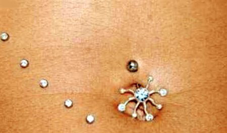 Sởn gai ốc với thú xăm của các cô gái - 2