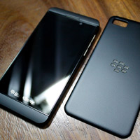 Dế sắp ra lò - BlackBerry 10 L-Series rò rỉ tại Việt Nam