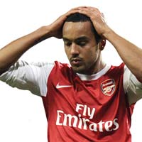 Bóng đá - Vụ Walcott: MU không mua dự bị đội khác?