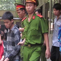 Pháp luật - 2 "yêu râu xanh" đi mua BCS để hiếp dâm