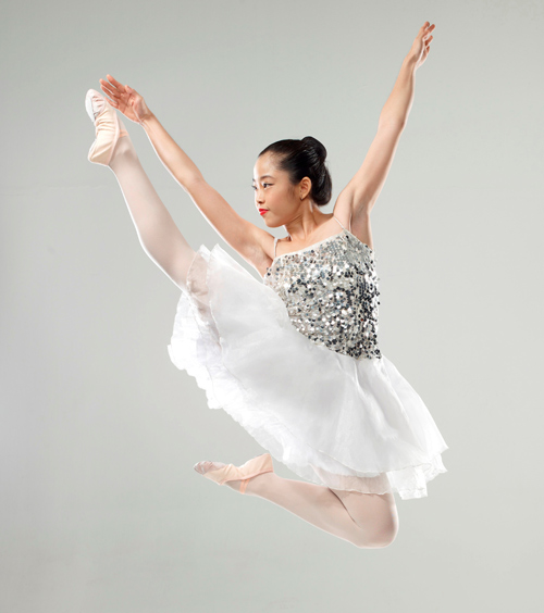 Sao hải ngoại trình diễn tại Bước nhảy - 4