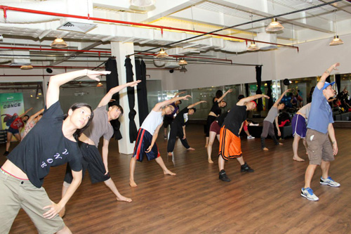 Sao hải ngoại trình diễn tại Bước nhảy - 9