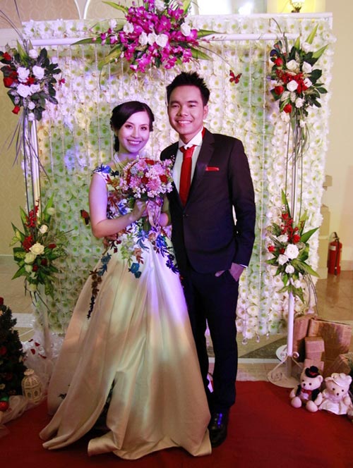 Huyền Trang khoe váy cưới được tặng - 10