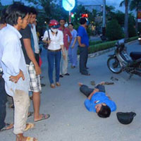 Tin tức trong ngày - Người Việt Nam "vô cảm", đúng hay sai?