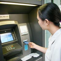 Kinh doanh - Sắp thu phí rút tiền ATM nội mạng?