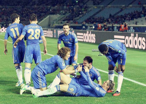 Chelsea đưa lương “khủng” dụ Falcao - 2