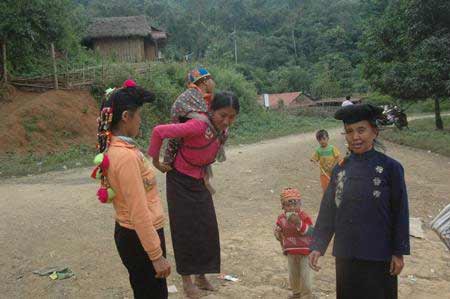 Chuyện dân tộc ít người nhất Việt Nam - 2