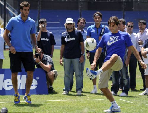 Federer chơi bóng cùng Batistuta - 3
