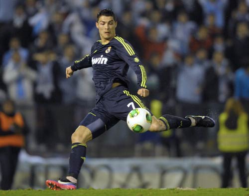 Real: “Số 9” cho CR7 - 2