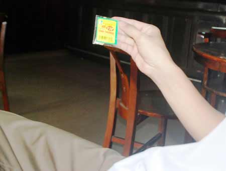 Mượn mác bán tăm tre tình thương trục lợi - 1