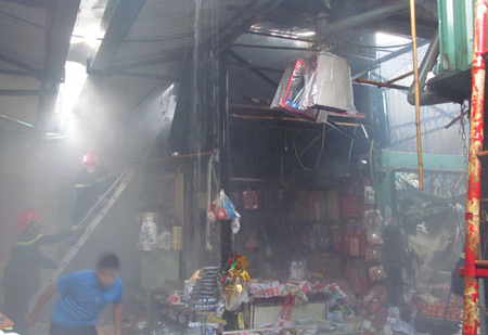Cháy tại chợ Đồng Tâm, Hà Nội - 1
