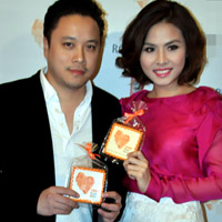  - Vân Trang quấn quít "người tình tin đồn"