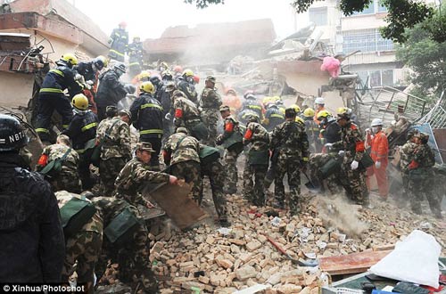 TQ: Sững sờ nhìn tòa nhà cao tầng đổ sụp - 3