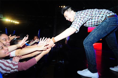 Uyên Linh đọ sức nóng với Trà My - 5