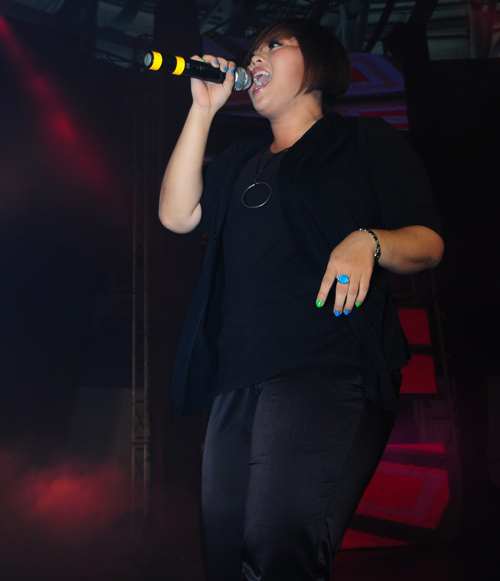 Uyên Linh đọ sức nóng với Trà My - 4