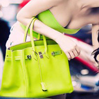 Xu hướng thời trang - Showbiz, hàng hiệu và cuộc chơi đổi chác