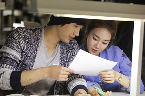 Ghen tỵ với 6 cặp đôi showbiz Hàn - 16