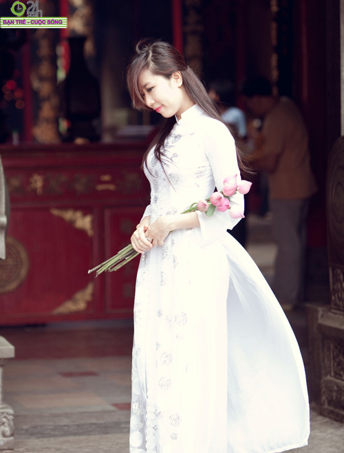 Hot girl Việt "đọ" sắc vóc với áo dài - 14