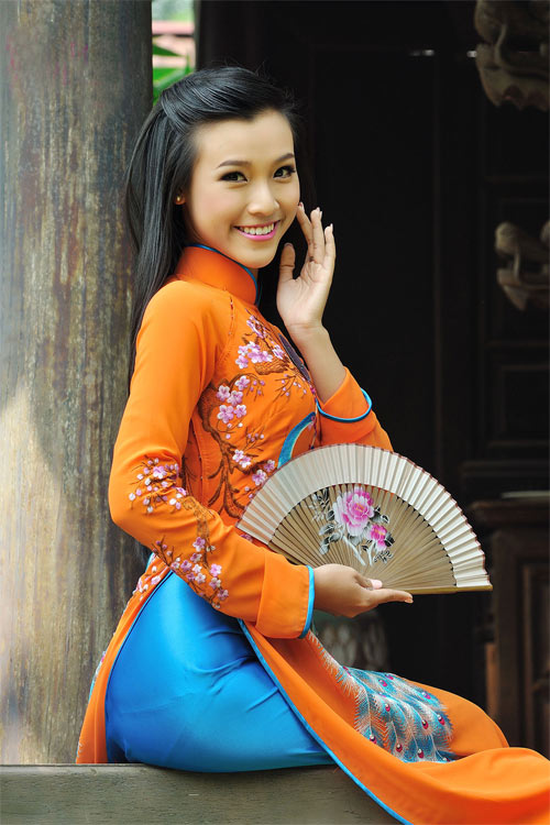 Hot girl Việt "đọ" sắc vóc với áo dài - 18