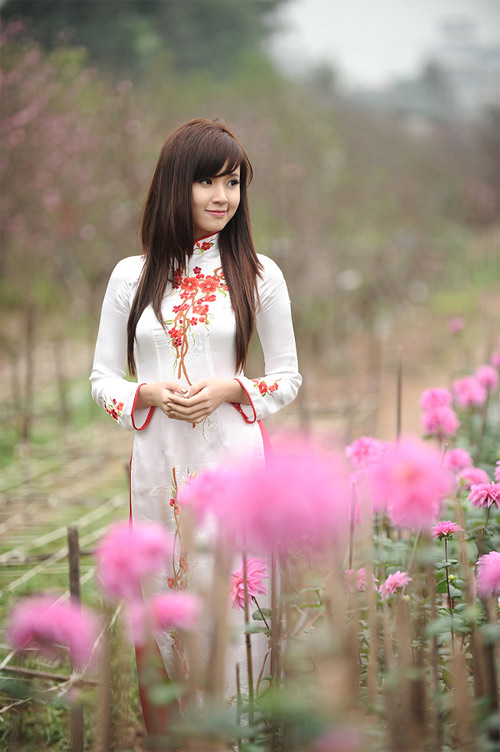 Hot girl Việt "đọ" sắc vóc với áo dài - 9