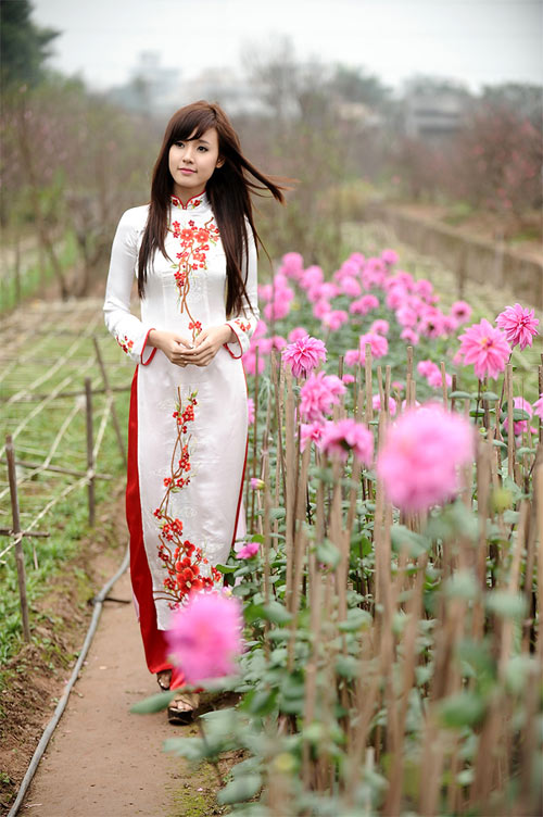 Hot girl Việt "đọ" sắc vóc với áo dài - 10