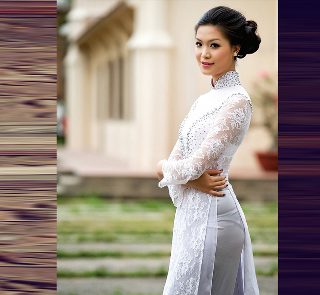 Hoa hậu Thùy Dung dịu dàng áo dài trắng.