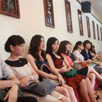 Tin tức trong ngày - Đại gia TQ tuyển vợ, 232 mỹ nữ dấn thân