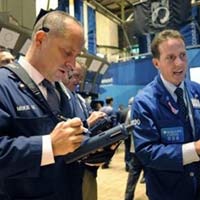 Sàn GD Quốc tế - Kỳ vọng thoát vực thẳm, Phố Wall vọt mạnh