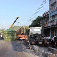 Tin tức trong ngày - Tài xế ngủ gật, container "đại náo" quốc lộ