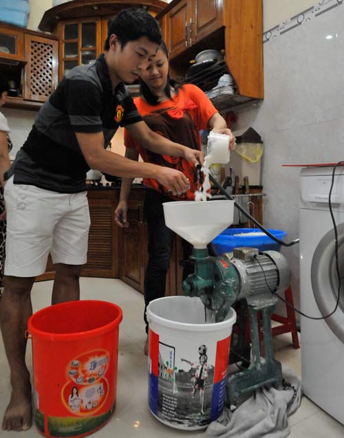 Mạnh Tú trải lòng bên quán bánh cuốn - 4