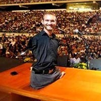 Tin tức trong ngày - Chuyện vĩ đại về người không chân, không tay