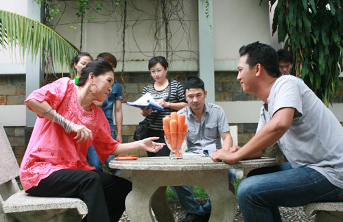 56 tuổi, NSUT Kim Xuân vẫn hồi teen - 3